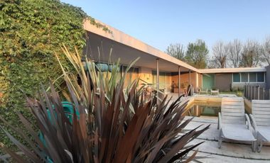 Venta casa 4 dormitorios con pileta y jardín, Ricardone