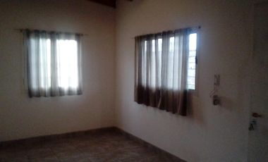 Casa en venta - 3 Dormitorios 2 Baños - Arturo Seguí