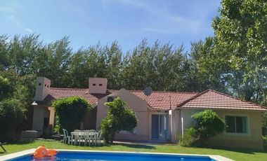 Casa en venta - 3 Dormitorios 2 Baños - La Plata