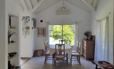 Casa en venta - 3 Dormitorios 2 Baños - La Plata