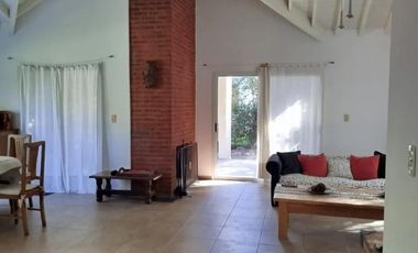 Casa en venta - 3 Dormitorios 2 Baños - La Plata