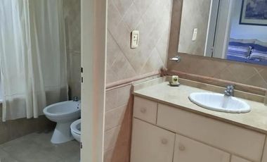 Casa en venta - 3 Dormitorios 2 Baños - La Plata