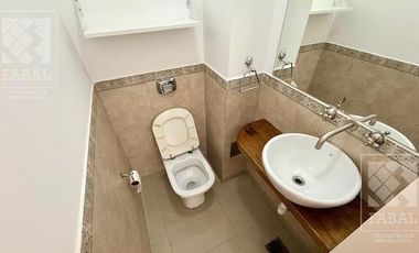 Casa alquiler Rincón de Emilio, 2 dormitorios, 2 baños, jardín con parrilla y cochera