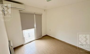 Casa alquiler Rincón de Emilio, 2 dormitorios, 2 baños, jardín con parrilla y cochera