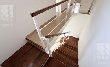 Casa alquiler Rincón de Emilio, 2 dormitorios, 2 baños, jardín con parrilla y cochera