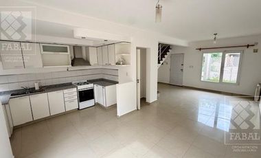 Casa alquiler Rincón de Emilio, 2 dormitorios, 2 baños, jardín con parrilla y cochera