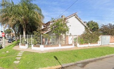 Casa en venta - 3 Dormitorios 2 Baños - San Isidro