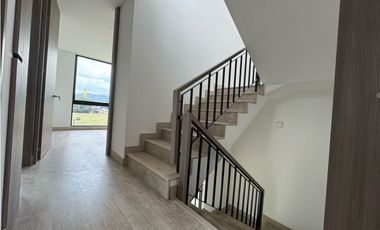 Bajo de precio! Casa en venta en cajica  en conjunto, con club House..