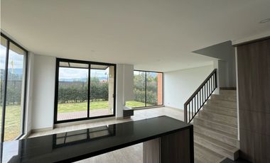 Bajo de precio! Casa en venta en cajica  en conjunto, con club House..