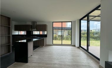 Bajo de precio! Casa en venta en cajica  en conjunto, con club House..
