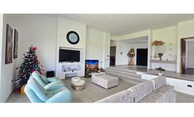 En venta casa campestre, municipio de La Unión, Antioquia.