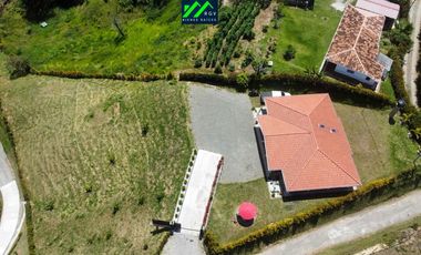 VENTA DE CASA FINCA en San Vicente a sólo 1 km del área Urbana
