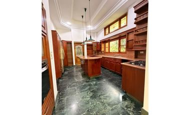 Casa en Venta en El Poblado sector La Calera