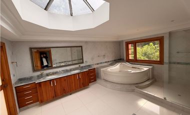 Casa en Venta en El Poblado sector La Calera