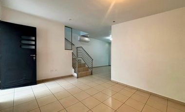 Casa en renta Residencial De La Sierra, al Sur de Monterrey N.L.