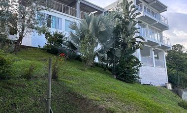 Se vende casa en medio dapa gualandayes de lujo