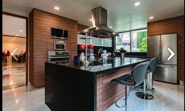 Venta de casa en condominio en Lomas de Tecamachalco , con acabados de lujo