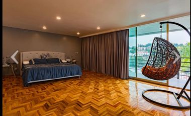 Venta de casa en condominio en Lomas de Tecamachalco , con acabados de lujo