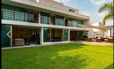 Venta de casa en condominio en Lomas de Tecamachalco , con acabados de lujo