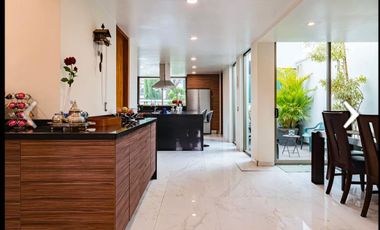 Venta de casa en condominio en Lomas de Tecamachalco , con acabados de lujo