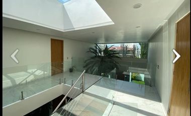 Venta de casa en condominio en Lomas de Tecamachalco , con acabados de lujo