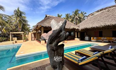 Casa en venta frente a playa ventanilla en Puerto Escondido, Oaxaca