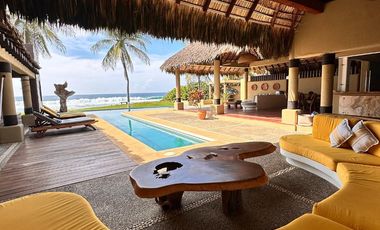 Casa en venta frente a playa ventanilla en Puerto Escondido, Oaxaca