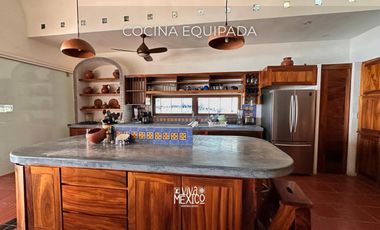 Casa en venta frente a playa ventanilla en Puerto Escondido, Oaxaca