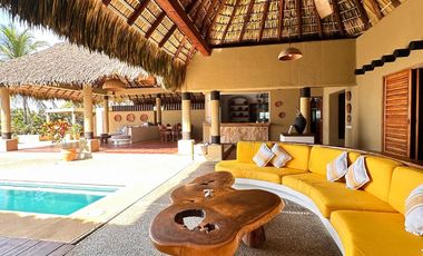 Casa en venta frente a playa ventanilla en Puerto Escondido, Oaxaca