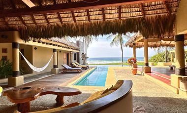 Casa en venta frente a playa ventanilla en Puerto Escondido, Oaxaca