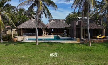 Casa en venta frente a playa ventanilla en Puerto Escondido, Oaxaca