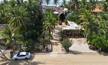 Casa en venta frente a playa ventanilla en Puerto Escondido, Oaxaca