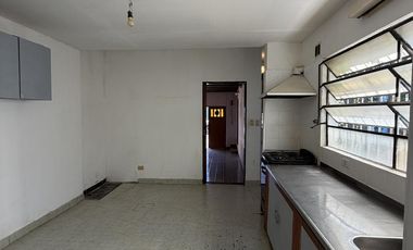 PH al Frente con Cochera y Patio | Alto Potencial de Redistribución | San Fernando – Alvear al 900