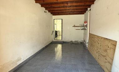 PH al Frente con Cochera y Patio | Alto Potencial de Redistribución | San Fernando – Alvear al 900