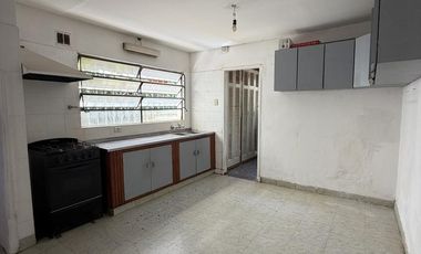 PH al Frente con Cochera y Patio | Alto Potencial de Redistribución | San Fernando – Alvear al 900