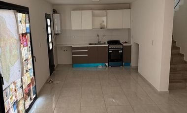 DUPLEX EN VENTA- FERNANDEZ ORO- CATRIEL 1055