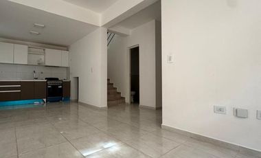 DUPLEX EN VENTA- FERNANDEZ ORO- CATRIEL 1055