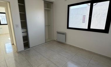 DUPLEX EN VENTA- FERNANDEZ ORO- CATRIEL 1055