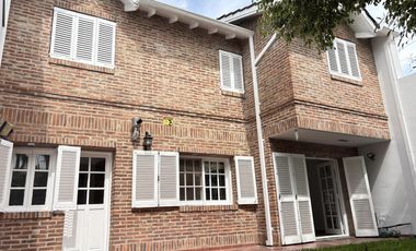 Impecable Casa de 5 ambientes  en Olivos!!!