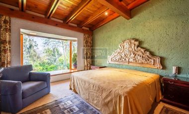 CERRADA DE CUMBRES DE ACULTZINGO, Espectacular casa en exclusiva calle cerrada.