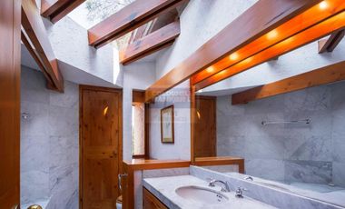 CERRADA DE CUMBRES DE ACULTZINGO, Espectacular casa en exclusiva calle cerrada.