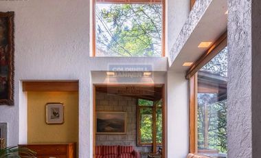 CERRADA DE CUMBRES DE ACULTZINGO, Espectacular casa en exclusiva calle cerrada.