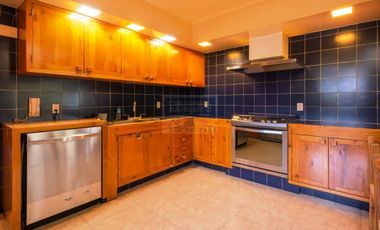 CERRADA DE CUMBRES DE ACULTZINGO, Espectacular casa en exclusiva calle cerrada.