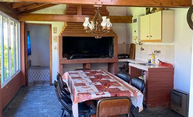 ALQUILER TEMPORARIO - Chalet 5 ambientes, a 7 cuadras de la costa - 7 plazas.