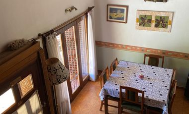 ALQUILER TEMPORARIO - Chalet 5 ambientes, a 7 cuadras de la costa - 7 plazas.