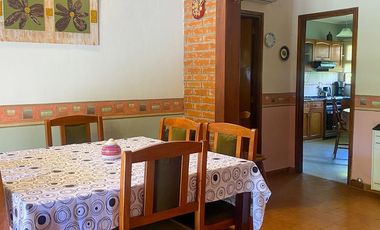 ALQUILER TEMPORARIO - Chalet 5 ambientes, a 7 cuadras de la costa - 7 plazas.