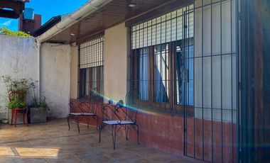 ALQUILER TEMPORARIO - Chalet 5 ambientes, a 7 cuadras de la costa - 7 plazas.