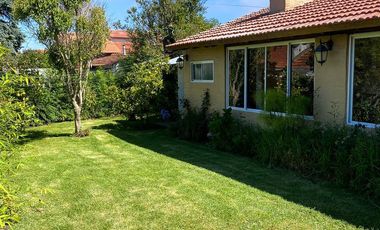 ALQUILER TEMPORARIO - Chalet 5 ambientes, a 7 cuadras de la costa - 7 plazas.