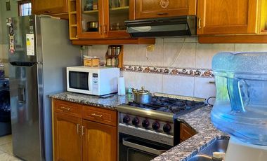 ALQUILER TEMPORARIO - Chalet 5 ambientes, a 7 cuadras de la costa - 7 plazas.