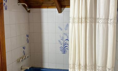 ALQUILER TEMPORARIO - Chalet 5 ambientes, a 7 cuadras de la costa - 7 plazas.